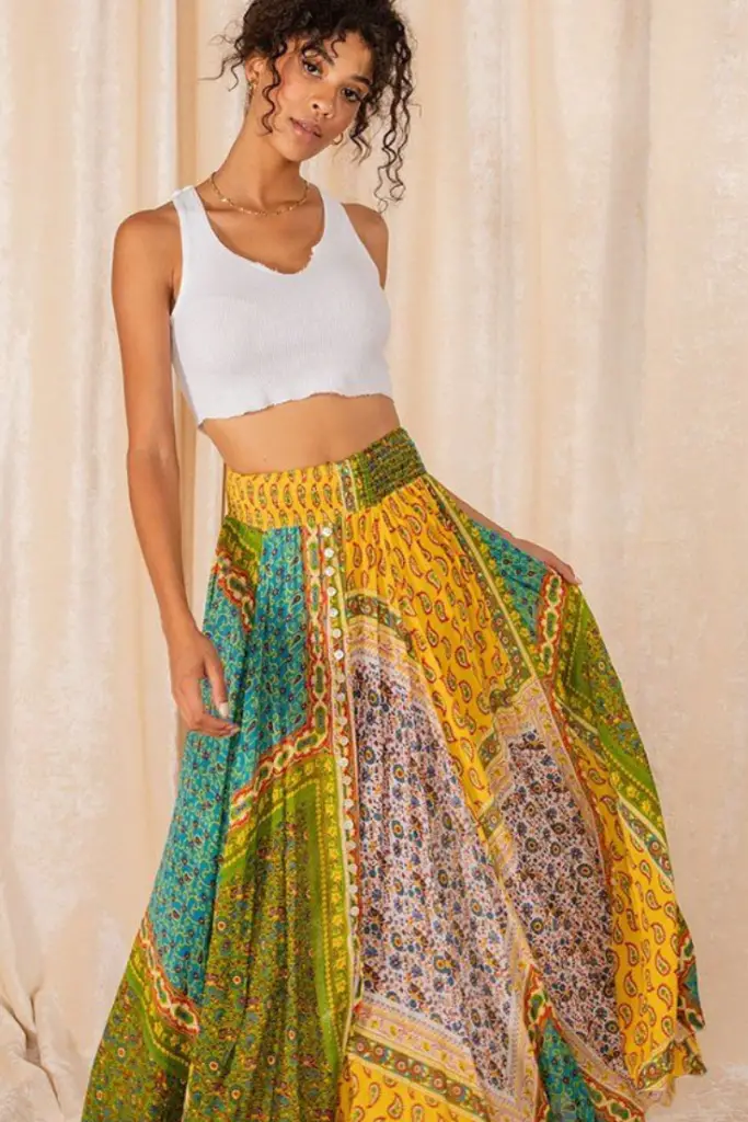 Image: Urban boho outfit with a maxi skirt